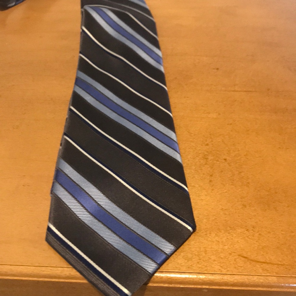 Michael Kors gray and blue stripe tie